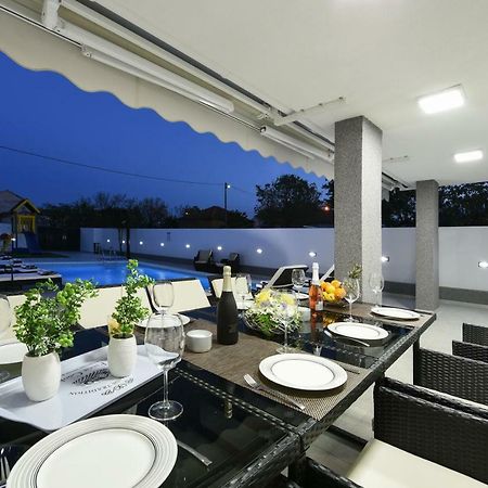 Villa Mare - With Heated Pool Zadar Exteriör bild