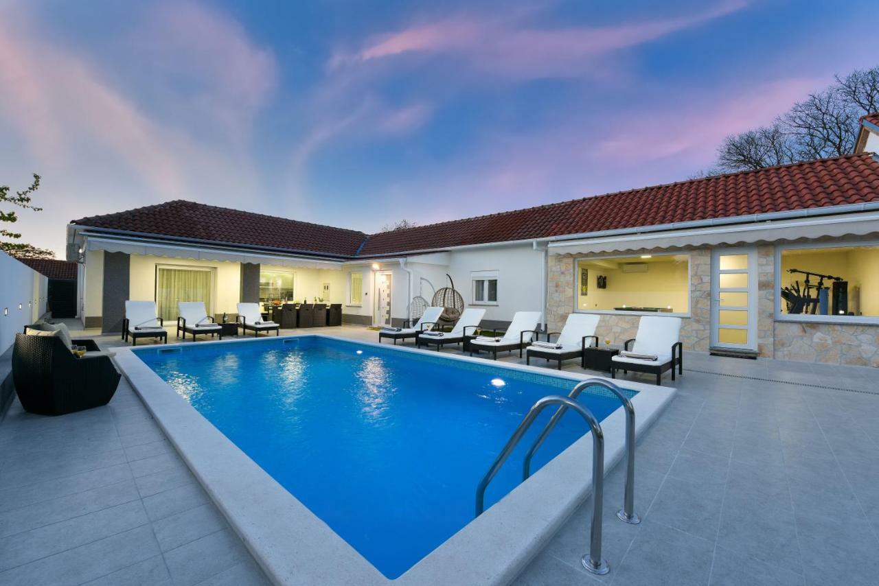 Villa Mare - With Heated Pool Zadar Exteriör bild