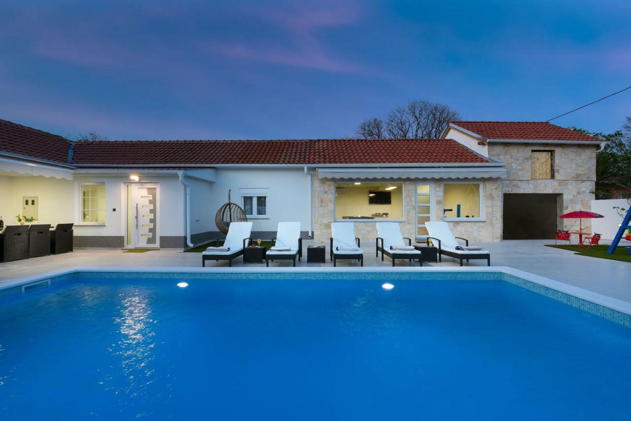 Villa Mare - With Heated Pool Zadar Exteriör bild