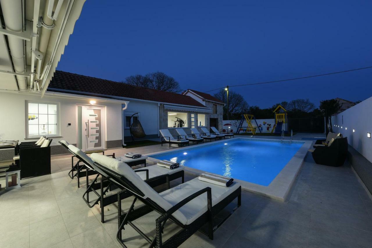 Villa Mare - With Heated Pool Zadar Exteriör bild
